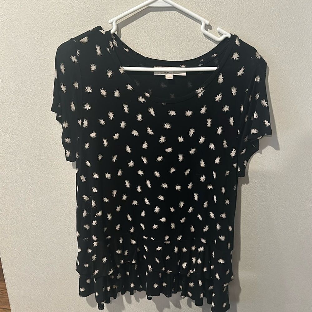 Ann Taylor Loft Womens T-Shirt Black White‎ Floral Short Sleeve Scoop Tiered L